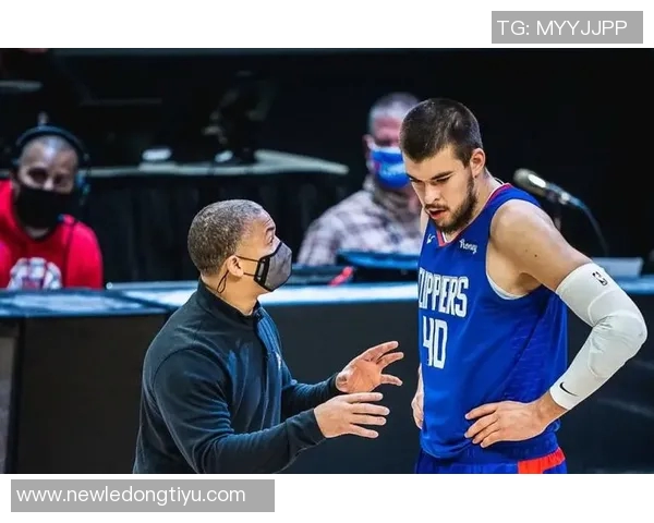 华子全场狂砍44分不愿休息打满下半场与加时赛展现拼搏精神 华子全场狂砍44分不愿休息打满下半场与加时赛展现拼搏精神